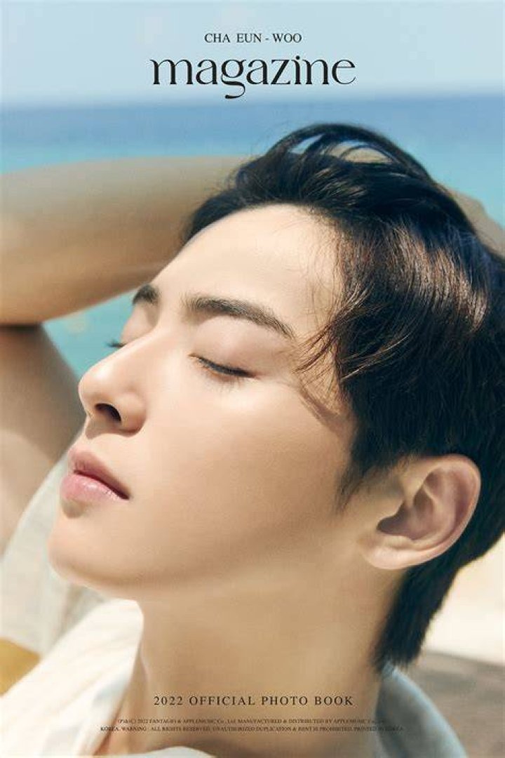 Cha Eun Woo Magazine Photobook 2022 en 2023 Idols coreanos