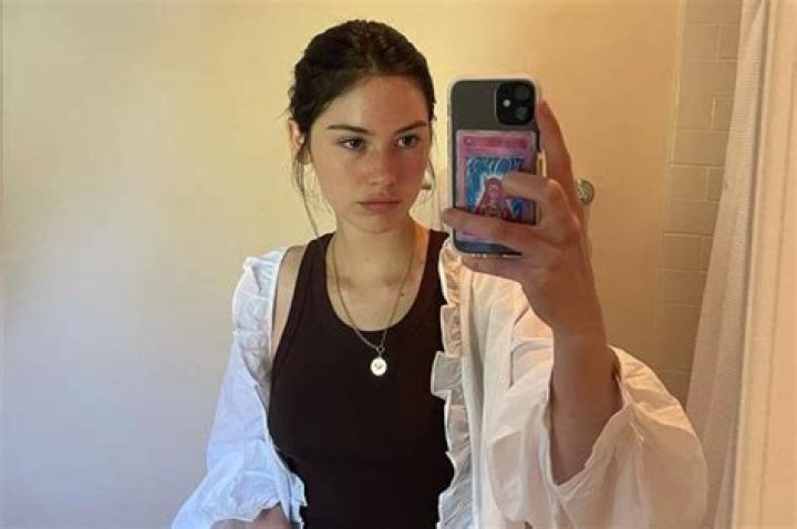 Gracie Abrams Age, Wiki, Biography, Family, Boyfriend, Net worth