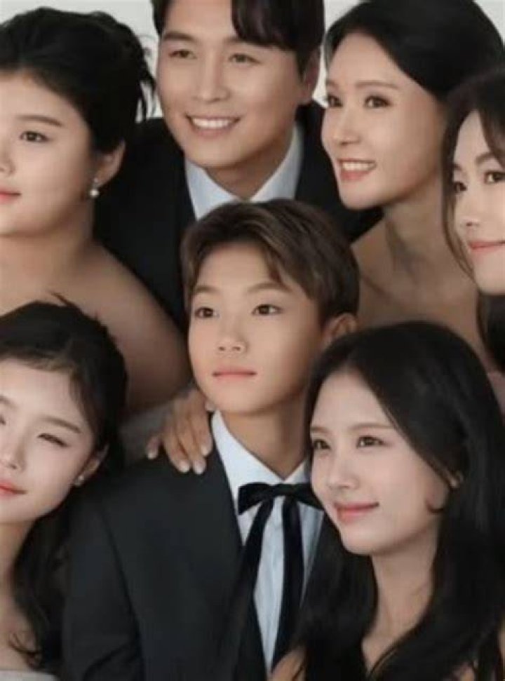 Lee Dong Gook and His Wife Pose for Their 10Year Anniversary Wedding