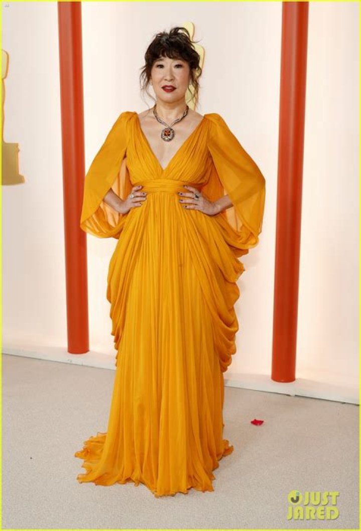 Sandra Oh Represents 'Turning Red' at Oscars 2023 Photo 4906403